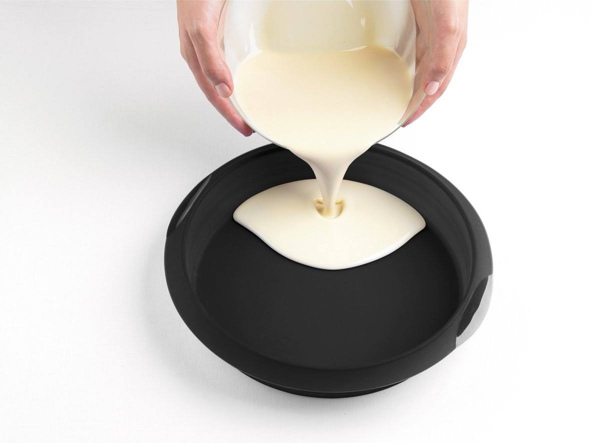 Black 2750 ml Round Cake Mould K962110