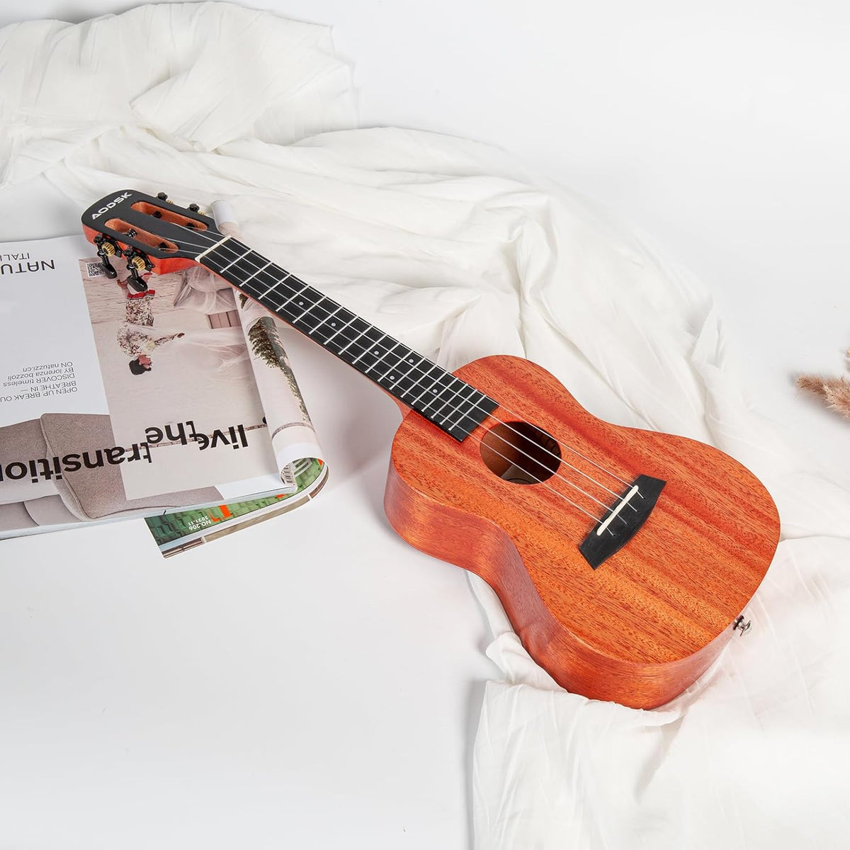 Solid Mahogany 23 Inch Concert Ukulele Starter Bundle Kit with Gig Bag Strap I712