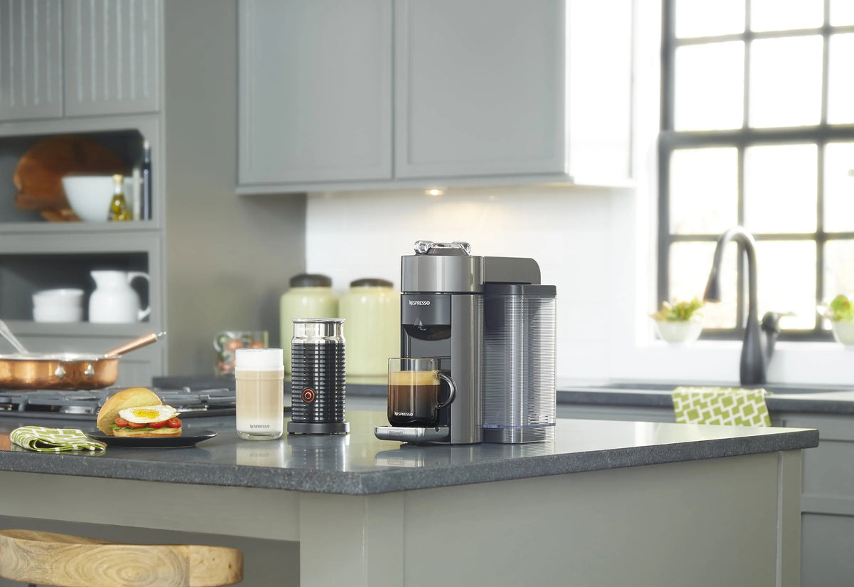Coffee and Espresso Machine with Aerocinno Z47578